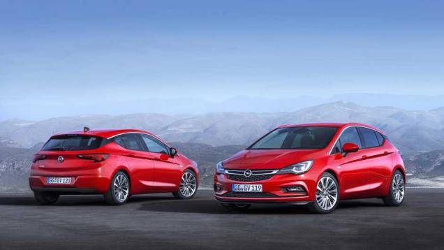 Após algumas imagens vazarem na internet, a Opel apresentou as fotos oficiais do novo Astra | <a href="https://quatrorodas.abril.com.br/noticias/fabricantes/opel-revela-novo-astra-871821.shtml" rel="migration">Leia mais</a>