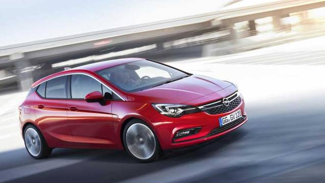 O hatchback estreia apenas em setembro, no Salão de Frankfurt | <a href="https://quatrorodas.abril.com.br/noticias/fabricantes/opel-revela-novo-astra-871821.shtml" rel="migration">Leia mais</a>