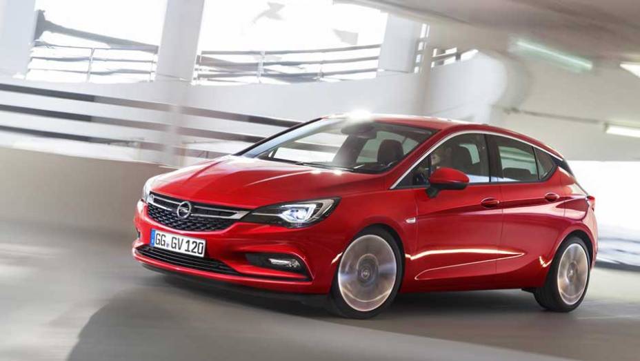 Com motorizações a gasolina e diesel, o Astra deve chegar as ruas europeias até o fim deste ano | <a href="https://quatrorodas.abril.com.br/noticias/fabricantes/opel-revela-novo-astra-871821.shtml" rel="migration">Leia mais</a>