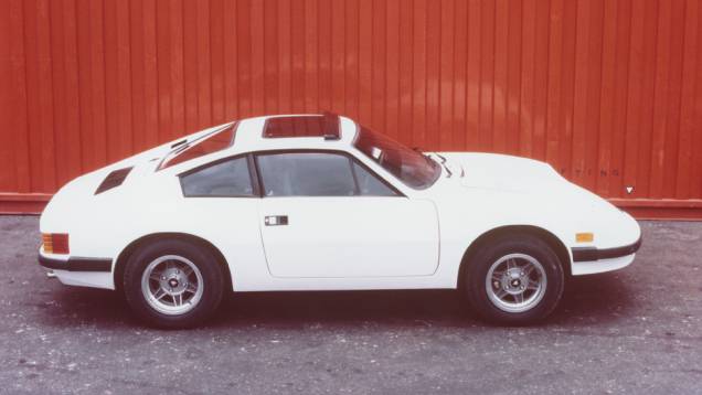 Em 1981 a Puma evoluiu o desenho do GTE com parachoques envolventes e lanternas envolventes de Brasília. O cupê passou a ser chamado de GTI (de Internacional)
