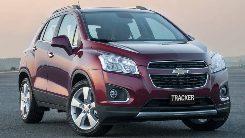 EcoSport, acabou a paz! O Tracker chega ao Brasil para tentar desbancar o l&iacute;der do segmento de SUVs compactos | <a href="https://quatrorodas.abril.com.br/carros/lancamentos/novo-chevrolet-tracker-755811.shtml" rel="migration">Leia mais</a>