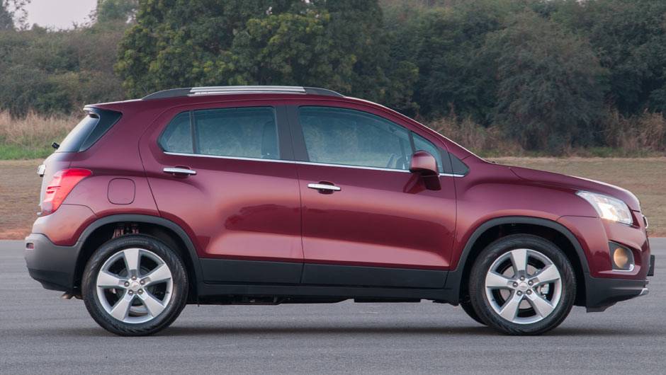 N&atilde;o ser&atilde;o poucos os que chamar&atilde;o o Tracker de mini-Captiva: alguns detalhes lembram o SUV m&eacute;dio da marca | <a href="https://quatrorodas.abril.com.br/carros/lancamentos/novo-chevrolet-tracker-755811.shtml" rel="migration">Leia mais</a>