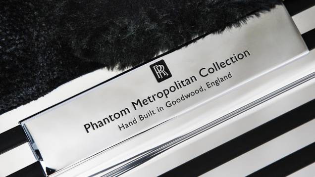 Rolls-Royce Phantom Metropolitan Collection feito manualmente na Inglaterra | <a href="https://quatrorodas.abril.com.br/noticias/saloes/paris-2014/rolls-royce-phantom-metropolitan-collection-apresentado-paris-803619.shtml" rel="migration">Leia mais</a>