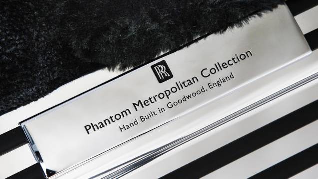 Rolls-Royce Phantom Metropolitan Collection feito manualmente na Inglaterra | <a href="https://quatrorodas.abril.com.br/noticias/saloes/paris-2014/rolls-royce-phantom-metropolitan-collection-apresentado-paris-803619.shtml" rel="migration">Leia mais</a> Rolls-Royce Phantom Metropolitan Collection feito manualmente na Inglaterra | <a href="https://quatrorodas.abril.com.br/noticias/saloes/paris-2014/rolls-royce-phantom-metropolitan-collection-apresentado-paris-803619.shtml" rel="migration">Leia mais</a>