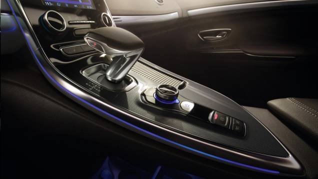 Iluminação azul no interior ajuda a criar atmosfera de mais requinte | <a href="https://quatrorodas.abril.com.br/noticias/saloes/paris-2014/novo-espace-chega-cara-crossover-802372.shtml" rel="migration">Leia mais</a> Iluminação azul no interior ajuda a criar atmosfera de mais requinte | <a href="https://quatrorodas.abril.com.br/noticias/saloes/paris-2014/novo-espace-chega-cara-crossover-802372.shtml" rel="migration">Leia mais</a>
