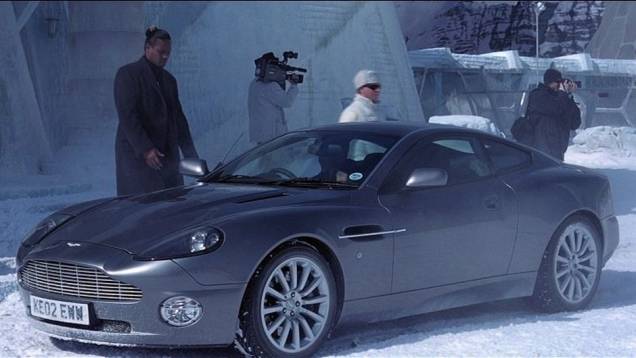 2002: A marca favorita de James Bond volta a aparecer em "007 - Um novo dia para morrer", mas agora com um modelo mais moderno. Eis o Aston Martin Vanquish. | <a href="%20https://quatrorodas.abril.com.br/blogs/planeta-carro/2012/11/07/licenca-para-acelerar/" rel="migration"></a> 2002: A marca favorita de James Bond volta a aparecer em "007 - Um novo dia para morrer", mas agora com um modelo mais moderno. Eis o Aston Martin Vanquish. | <a href="%20https://quatrorodas.abril.com.br/blogs/planeta-carro/2012/11/07/licenca-para-acelerar/" rel="migration"></a>