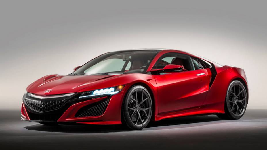 É ele mesmo: dois meses após estrear em Detroit, o novo NSX ressurge em Genebra - agora como Honda, e não Acura | <a href="https://quatrorodas.abril.com.br/noticias/saloes/genebra-2015/honda-revela-nsx-europeu-842884.shtml" target="_blank" rel="migration">Leia mais</a>