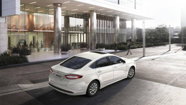 De carroceria, o carro terá opções hatch, sedã e perua | <a href="https://quatrorodas.abril.com.br/noticias/saloes/paris-2014/ford-mostra-mondeo-europeu-salao-paris-804106.shtml" rel="migration">Leia mais</a> De carroceria, o carro terá opções hatch, sedã e perua | <a href="https://quatrorodas.abril.com.br/noticias/saloes/paris-2014/ford-mostra-mondeo-europeu-salao-paris-804106.shtml" rel="migration">Leia mais</a>