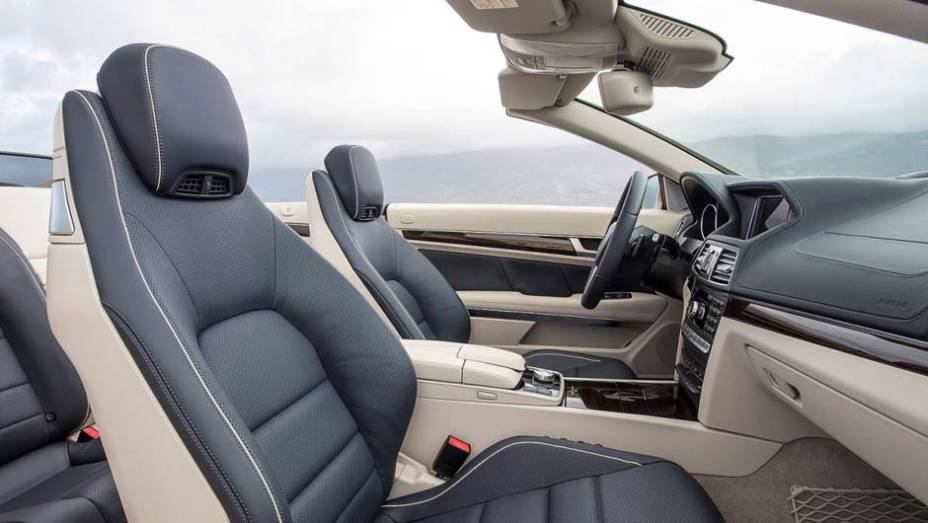 O interior esbanja requinte para quatro pessoas | <a href="https://quatrorodas.abril.com.br/saloes/detroit/2013/mercedes-benz-classe-coupe-cabriolet-730406.shtml" rel="migration">Leia mais</a>