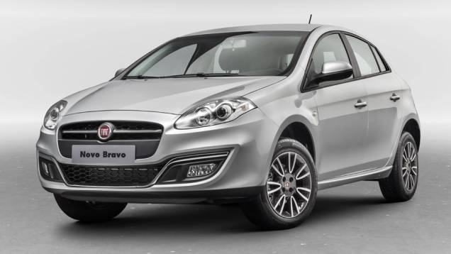 A Fiat já está em 2016 com o Bravo, que sofreu uma leve reestilização | <a href="https://quatrorodas.abril.com.br/noticias/fabricantes/fiat-lanca-bravo-reestilizado-831820.shtml" rel="migration">Leia mais</a>