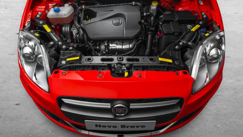 Nenhuma mudança debaixo do capô: o T-Jet continua com o motor 1.4 Turbo | <a href="https://quatrorodas.abril.com.br/noticias/fabricantes/fiat-lanca-bravo-reestilizado-831820.shtml" rel="migration">Leia mais</a>