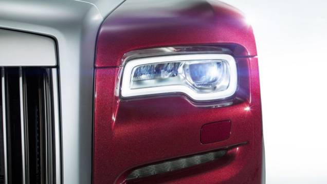 Os faróis redesenhados completam o pacote de novidades | <a href="https://quatrorodas.abril.com.br/noticias/saloes/genebra-2014/rolls-royce-lanca-ghost-series-ii-775298.shtml" rel="migration">Leia mais</a> Os faróis redesenhados completam o pacote de novidades | <a href="https://quatrorodas.abril.com.br/noticias/saloes/genebra-2014/rolls-royce-lanca-ghost-series-ii-775298.shtml" rel="migration">Leia mais</a>