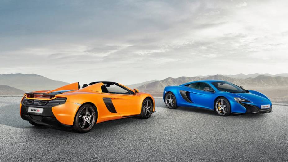 Adrenalina em dose dupla: além do 650S Coupé (carro azul), a McLaren mostra o 650S Spider em Genebra | <a href="http://quatrorodas.abril.com.br/noticias/saloes/genebra-2014/mclaren-revela-650s-spider-775286.shtml" rel="migration">Leia mais</a>