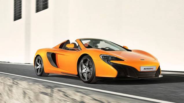 Assim como o cupê, o 650S Spider tem um motor 3.8 V8 biturbo, com 650 cv e torque máximo de 69,1 mkgf | <a href="https://quatrorodas.abril.com.br/noticias/saloes/genebra-2014/mclaren-revela-650s-spider-775286.shtml" rel="migration">Leia mais</a>