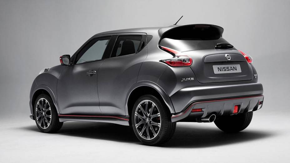 As rodas de liga leve são exclusivas e a traseira tem um extrator embutido no para-choque | <a href="https://quatrorodas.abril.com.br/noticias/saloes/genebra-2014/nissan-renova-crossover-juke-775338.shtml" rel="migration">Leia mais</a>