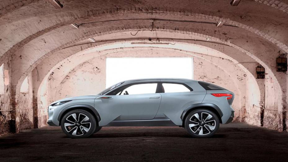 Tem carroceria de fibra de carbono reforçada com plástico| <a href="https://quatrorodas.abril.com.br/noticias/saloes/genebra-2014/hyundai-apresenta-intrado-775294.shtml" rel="migration">Leia mais</a>