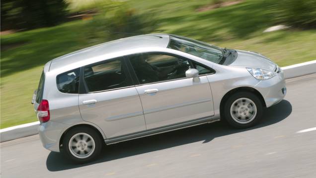 O modelo surpreendia pelo sistema de rebatimento do banco traseiro chamado de ULT (Utility, Long e Tall), que oferece mais de 10 configurações dos assentos para transportar objetos altos e compridos | <a href="%20https://quatrorodas.abril.com.br/noticias/fab" rel="migration"></a> O modelo surpreendia pelo sistema de rebatimento do banco traseiro chamado de ULT (Utility, Long e Tall), que oferece mais de 10 configurações dos assentos para transportar objetos altos e compridos | <a href="%20https://quatrorodas.abril.com.br/noticias/fab" rel="migration"></a>