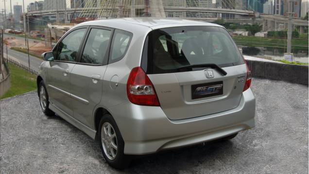 Janeiro de 2008: lançamento do Fit 1.5 S, série limitada a 1.000 unidades com apelo esportivo - apenas no visual. Em abril, chega a 200 mil unidades vendidas | <a href="%20https://quatrorodas.abril.com.br/noticias/fabricantes/honda-antecipa-detalhes-novo-fit" rel="migration"></a> Janeiro de 2008: lançamento do Fit 1.5 S, série limitada a 1.000 unidades com apelo esportivo - apenas no visual. Em abril, chega a 200 mil unidades vendidas | <a href="%20https://quatrorodas.abril.com.br/noticias/fabricantes/honda-antecipa-detalhes-novo-fit" rel="migration"></a>