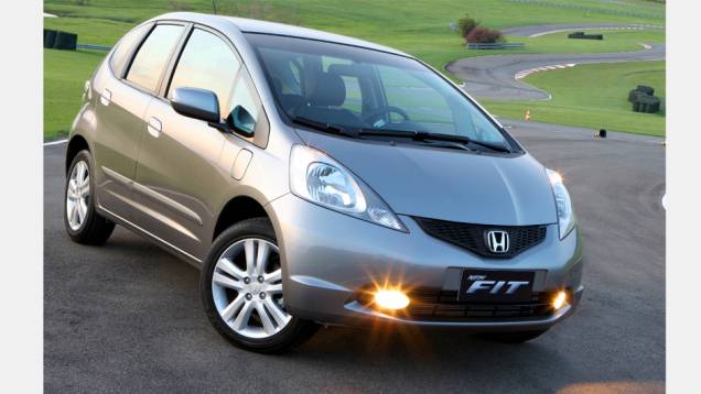 Outubro de 2008: no Salão do Automóvel de SP, estreia a segunda geração, agora chamado de New Fit. Inspirado na sétima geração do Civic, tinha quatro versões: LX e LXL (ambas com motor 1.4) e EX e EXL (as duas 1.5) | <a href="%20https://quatrorodas.abril.com" rel="migration"></a> Outubro de 2008: no Salão do Automóvel de SP, estreia a segunda geração, agora chamado de New Fit. Inspirado na sétima geração do Civic, tinha quatro versões: LX e LXL (ambas com motor 1.4) e EX e EXL (as duas 1.5) | <a href="%20https://quatrorodas.abril.com" rel="migration"></a>