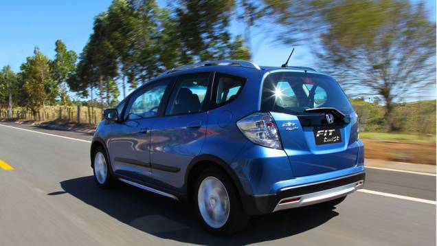 Outubro de 2012: a Honda apresenta o Fit Twist. A novidade segue a receita dos aventureiros urbanos, com lanternas translúcidas e molduras plásticas nos para-lamas. O motor é o conhecido 1.5 i-VTEC flex | <a href="%20https://quatrorodas.abril.com.br/noticias" rel="migration"></a> Outubro de 2012: a Honda apresenta o Fit Twist. A novidade segue a receita dos aventureiros urbanos, com lanternas translúcidas e molduras plásticas nos para-lamas. O motor é o conhecido 1.5 i-VTEC flex | <a href="%20https://quatrorodas.abril.com.br/noticias" rel="migration"></a>