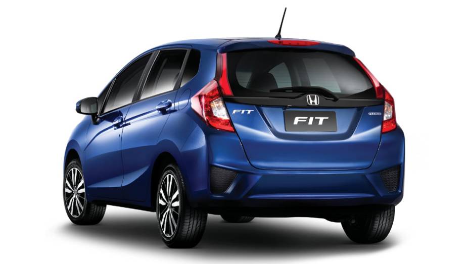 Abril de 2014: lançamento da terceira geração do Fit no mercado brasileiro. Completamente renovado, o modelo será vendido só com motor 1.5 flex e traz de volta a transmissão continuamente variável (CVT) | <a href="%20https://quatrorodas.abril.com.br/noticias" rel="migration"></a>