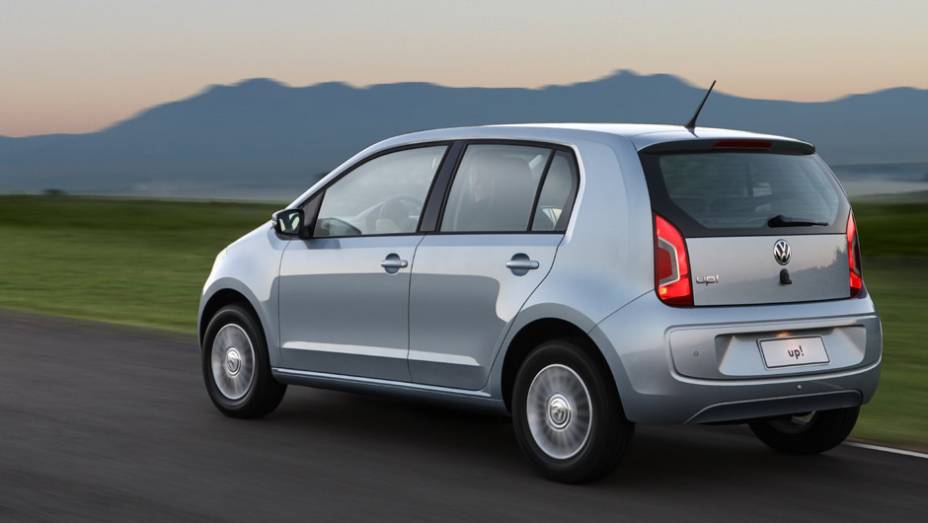 Com adereços na cor da carroceria e calotas aro 14, ele perde um pouco o ar despojado | <a href="https://quatrorodas.abril.com.br/carros/lancamentos/volkswagen-up-772368.shtml" rel="migration">Leia mais</a>