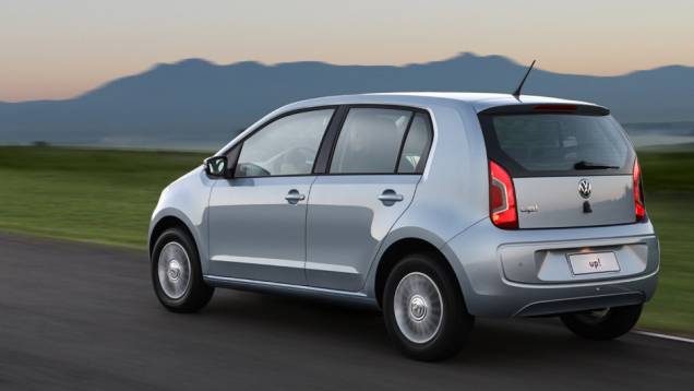 Com adereços na cor da carroceria e calotas aro 14, ele perde um pouco o ar despojado | <a href="https://quatrorodas.abril.com.br/carros/lancamentos/volkswagen-up-772368.shtml" rel="migration">Leia mais</a> Com adereços na cor da carroceria e calotas aro 14, ele perde um pouco o ar despojado | <a href="https://quatrorodas.abril.com.br/carros/lancamentos/volkswagen-up-772368.shtml" rel="migration">Leia mais</a>