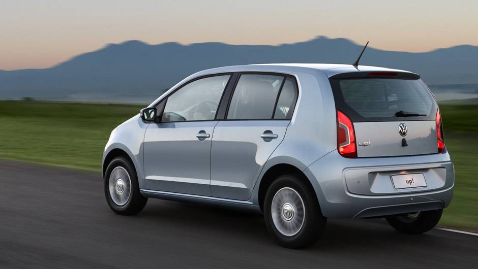 Com adere&ccedil;os na cor da carroceria e calotas aro 14, ele perde um pouco o ar despojado | <a href="https://quatrorodas.abril.com.br/carros/lancamentos/volkswagen-up-772368.shtml" rel="migration">Leia mais</a>