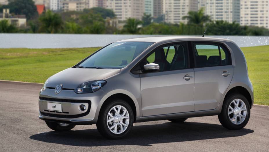 A terceira versão é a high up!, mais requintada e com ar esportivo, por R$ 34.990 | <a href="https://quatrorodas.abril.com.br/carros/lancamentos/volkswagen-up-772368.shtml" rel="migration">Leia mais</a>