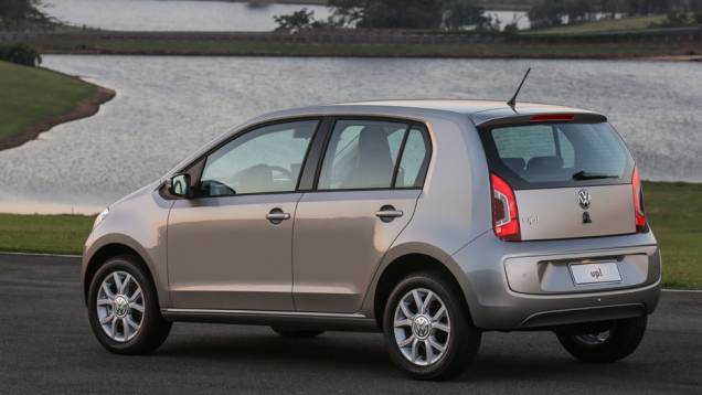 As rodas de liga leve aro 14 foram batizadas pela VW de São Paulo | <a href="https://quatrorodas.abril.com.br/carros/lancamentos/volkswagen-up-772368.shtml" rel="migration">Leia mais</a>