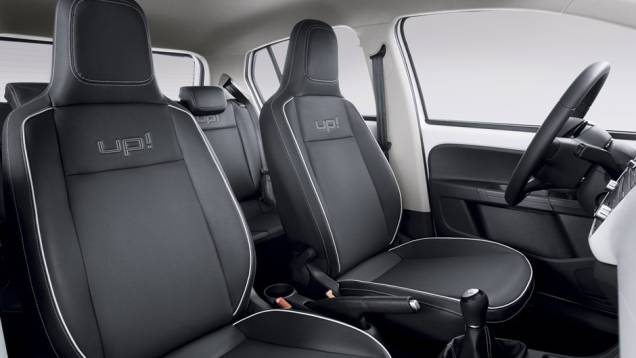 Os bancos da versão mais recheada são revestidos de couro sintético | <a href="https://quatrorodas.abril.com.br/carros/lancamentos/volkswagen-up-772368.shtml" rel="migration">Leia mais</a> Os bancos da versão mais recheada são revestidos de couro sintético | <a href="https://quatrorodas.abril.com.br/carros/lancamentos/volkswagen-up-772368.shtml" rel="migration">Leia mais</a>