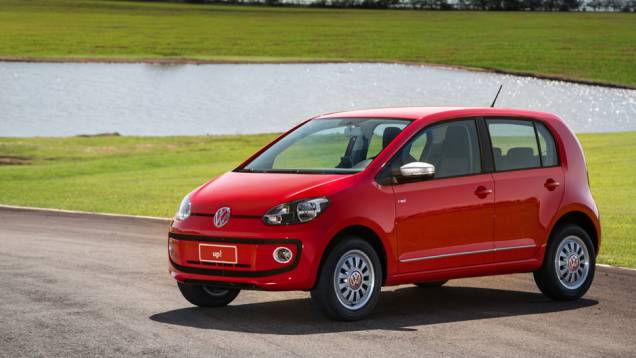 O VW up!, em sua versão de quatro portas, parte de R$ 28.900 e chega a R$ 39.390 | <a href="https://quatrorodas.abril.com.br/carros/lancamentos/volkswagen-up-772368.shtml" rel="migration">Leia mais</a>