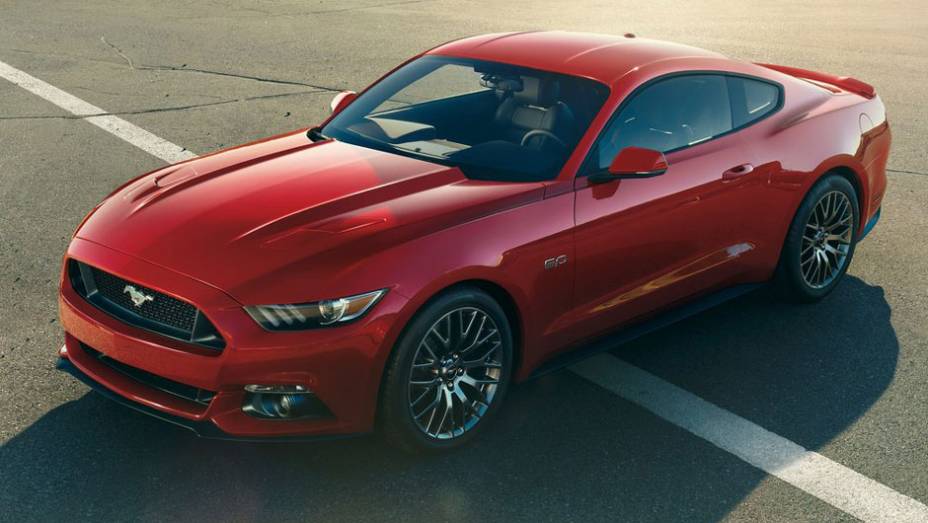 Há quem veja semelhanças entre ele e o novo Fusion vendido aqui... | <a href="https://quatrorodas.abril.com.br/carros/lancamentos/ford-mustang-2015-762332.shtml" rel="migration">Leia mais</a>