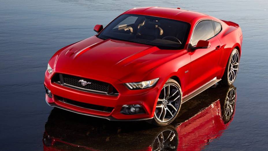 O esportivo será vendido com três opções de motorização: V6, EcoBoost e V8 | <a href="https://quatrorodas.abril.com.br/carros/lancamentos/ford-mustang-2015-762332.shtml" rel="migration">Leia mais</a>