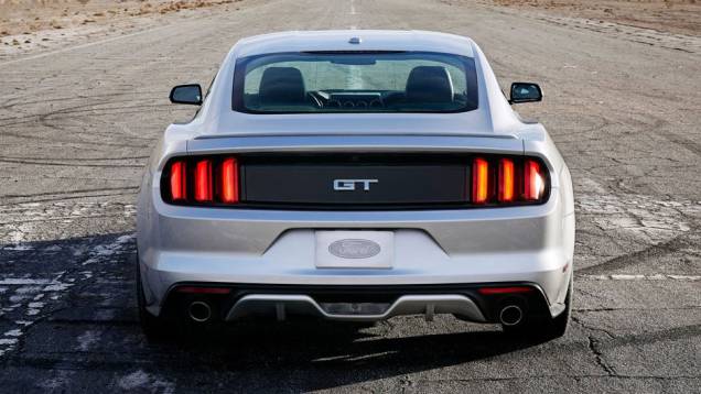 A suspensão traseira agora é independente, melhorando sua pilotagem em altas velocidades | <a href="https://quatrorodas.abril.com.br/carros/lancamentos/ford-mustang-2015-762332.shtml" rel="migration">Leia mais</a> A suspensão traseira agora é independente, melhorando sua pilotagem em altas velocidades | <a href="https://quatrorodas.abril.com.br/carros/lancamentos/ford-mustang-2015-762332.shtml" rel="migration">Leia mais</a>