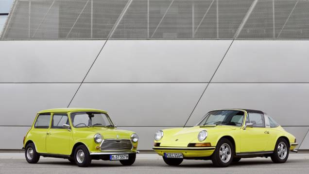 A MINI celebra os 50 anos do Porsche 911 com um ensaio especial | <a href="https://quatrorodas.abril.com.br/noticias/fabricantes/mini-parabeniza-porsche-50-anos-911-743295.shtml" rel="migration">Leia mais</a>