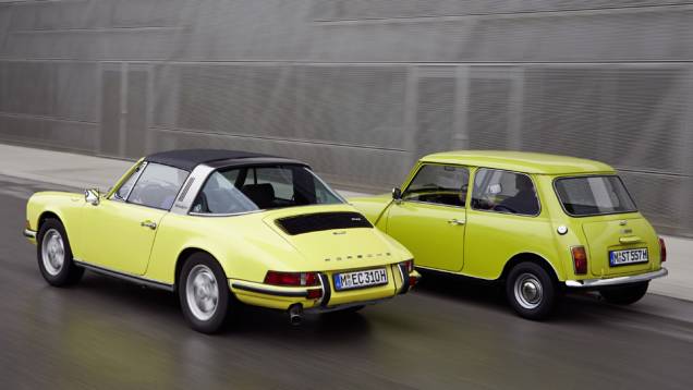 Outra diferença gritante está na posição do motor: o do Mini fica na frente e o 911 está atrás | <a href="%20https://quatrorodas.abril.com.br/noticias/fabricantes/mini-parabeniza-porsche-50-anos-911-743295.shtml" rel="migration">Leia mais</a> Outra diferença gritante está na posição do motor: o do Mini fica na frente e o 911 está atrás | <a href="%20https://quatrorodas.abril.com.br/noticias/fabricantes/mini-parabeniza-porsche-50-anos-911-743295.shtml" rel="migration">Leia mais</a>