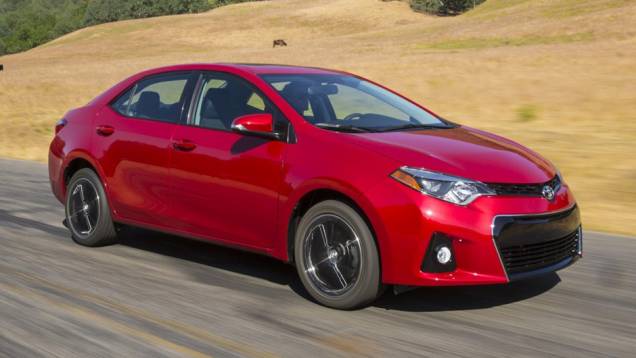 No lugar das linhas comportadas surge um sedã esportivo, com perfil mais atual | <a href="https://quatrorodas.abril.com.br/noticias/fabricantes/toyota-mostra-novo-corolla-743409.shtml" rel="migration">Leia mais</a> | <a href="https://quatrorodas.abril.com.br/galerias/toyot" rel="migration"></a>