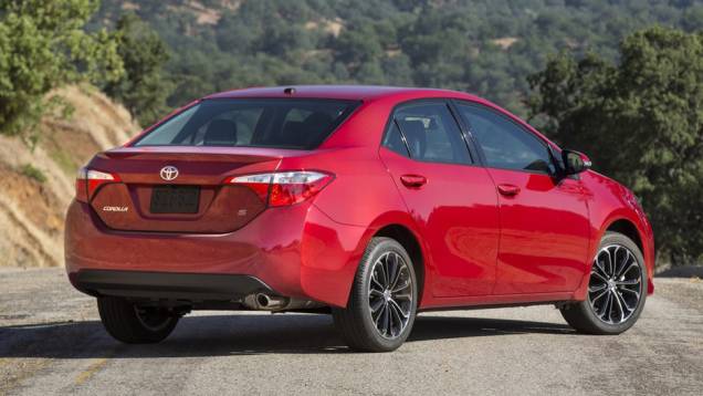 A traseira agrada tanto quanto a parte frontal, com lanternas ousadas | <a href="https://quatrorodas.abril.com.br/noticias/fabricantes/toyota-mostra-novo-corolla-743409.shtml" rel="migration">Leia mais</a> | <a href="https://quatrorodas.abril.com.br/galerias/toyota/corolla" rel="migration"></a> A traseira agrada tanto quanto a parte frontal, com lanternas ousadas | <a href="https://quatrorodas.abril.com.br/noticias/fabricantes/toyota-mostra-novo-corolla-743409.shtml" rel="migration">Leia mais</a> | <a href="https://quatrorodas.abril.com.br/galerias/toyota/corolla" rel="migration"></a>