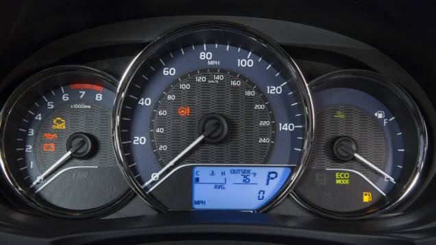 O painel de instrumentos não é digital, mas consegue dar um toque atual à cabine | <a href="https://quatrorodas.abril.com.br/noticias/fabricantes/toyota-mostra-novo-corolla-743409.shtml" rel="migration">Leia mais</a> | <a href="https://quatrorodas.abril.com.br/galerias/toy" rel="migration"></a> O painel de instrumentos não é digital, mas consegue dar um toque atual à cabine | <a href="https://quatrorodas.abril.com.br/noticias/fabricantes/toyota-mostra-novo-corolla-743409.shtml" rel="migration">Leia mais</a> | <a href="https://quatrorodas.abril.com.br/galerias/toy" rel="migration"></a>