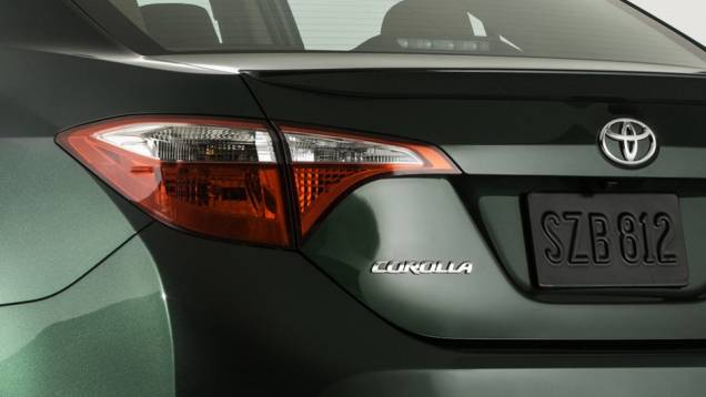 A previsão é que o novo Corolla seja lançado no Brasil no começo de 2014 | <a href="https://quatrorodas.abril.com.br/noticias/fabricantes/toyota-mostra-novo-corolla-743409.shtml" rel="migration">Leia mais</a> | <a href="https://quatrorodas.abril.com.br/galerias/toyota/coro" rel="migration"></a>