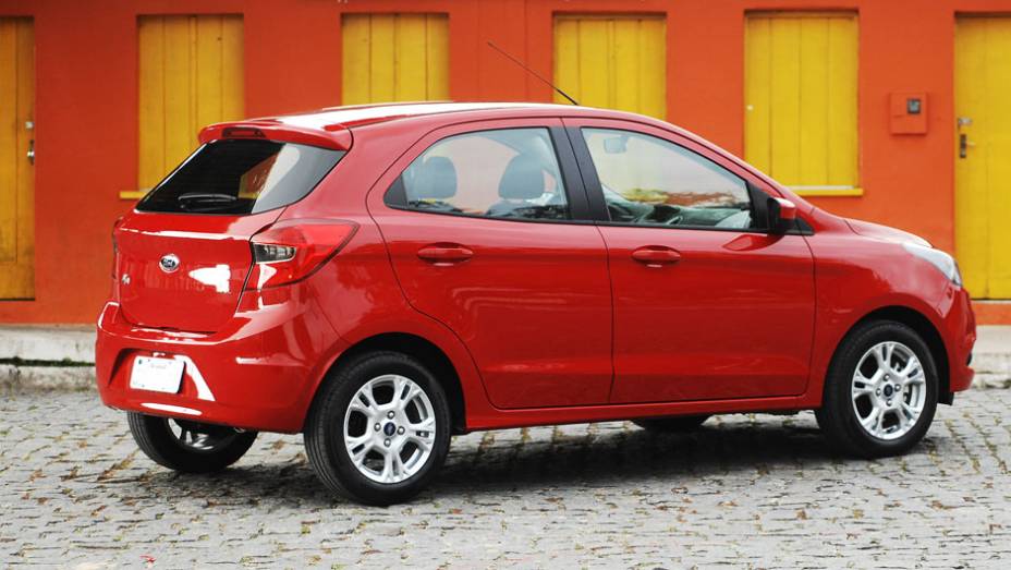 Inicialmente, em setembro, o Ka chega apenas com motor 1.0 de três cilindros (chegando a 85 cv com etanol) | <a href="https://quatrorodas.abril.com.br/carros/lancamentos/ford-ka-794793.shtml" rel="migration">Leia mais</a>