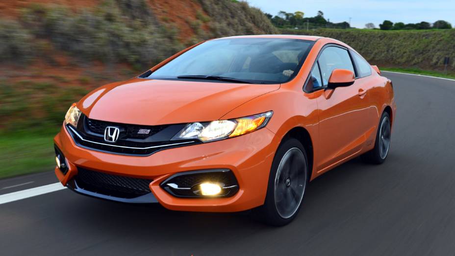 O aclamado Civic Si está de volta ao Brasil, desta vez importado do Canadá e somente na versão cupê | <a href="https://quatrorodas.abril.com.br/carros/lancamentos/honda-civic-si-805295.shtml" rel="migration">Leia mais</a>