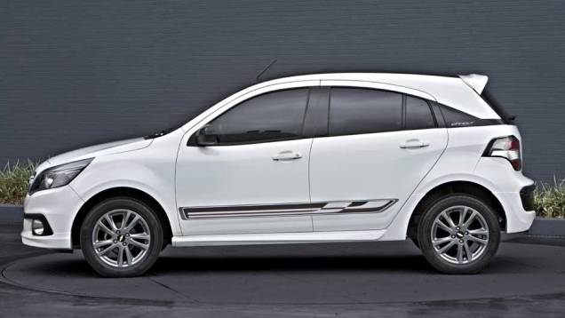 Quase nada mudou na lateral: apenas as rodas são novas - a versão Effect também traz adesivos decorativos | <a href="https://quatrorodas.abril.com.br/carros/lancamentos/chevrolet-agile-2014-756376.shtml" rel="migration">Leia mais</a> Quase nada mudou na lateral: apenas as rodas são novas - a versão Effect também traz adesivos decorativos | <a href="https://quatrorodas.abril.com.br/carros/lancamentos/chevrolet-agile-2014-756376.shtml" rel="migration">Leia mais</a>