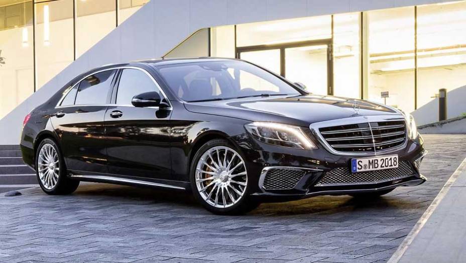 Elegante ao extremo, o sedã esconde uma usina de 630 cv sob o capô | <a href="https://quatrorodas.abril.com.br/carros/lancamentos//mercedes-benz-s65-amg-759711.shtml" rel="migration">Leia mais</a>