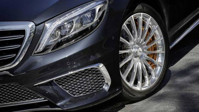 Disponível apenas na configuração de entre-eixos alongado, o S65 AMG será lançado em março por módicos 232.050 euros | <a href="https://quatrorodas.abril.com.br/carros/lancamentos//mercedes-benz-s65-amg-759711.shtml" rel="migration">Leia mais</a>