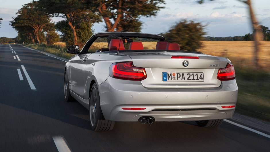 O design da traseira caiu bem na vers&atilde;o sem capota | <a href="https://quatrorodas.abril.com.br/noticias/saloes/paris-2014/bmw-revela-serie-2-convertible-799406.shtml" rel="migration">Leia mais</a>