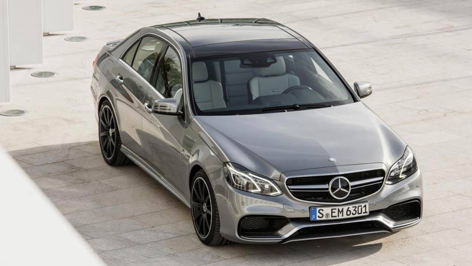 Completamente reestilizado, o E63 AMG seguiu os passos do novo Classe E ao abandonar os far&oacute;is duplos | <a href="https://quatrorodas.abril.com.br/saloes/detroit/2013/mercedes-benz-e63-amg-730591.shtml" rel="migration">Leia mais</a>