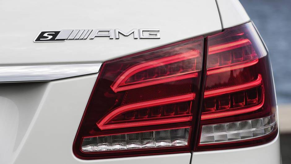 A vers&atilde;o S-Model eleva a pot&ecirc;ncia para 585 cv | <a href="https://quatrorodas.abril.com.br/saloes/detroit/2013/mercedes-benz-e63-amg-730591.shtml" rel="migration">Leia mais</a>