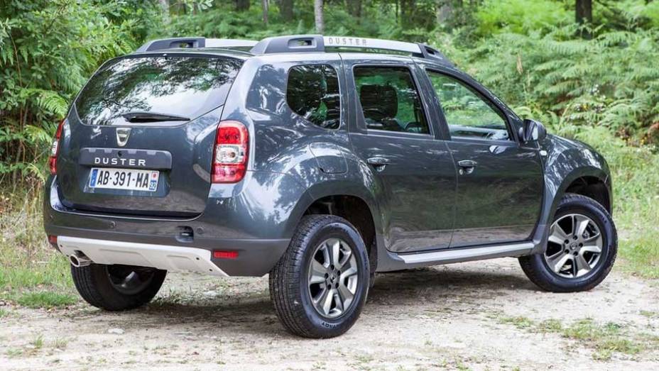 Salvo a nova disposição de luzes nas lanternas, praticamente nenhuma alteração foi feita na traseira do SUV | <a href="https://quatrorodas.abril.com.br/saloes/frankfurt/2013/duster-753168.shtml" rel="migration">Leia mais</a>